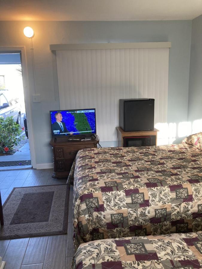 Skylit Motel Clearwater Exterior photo